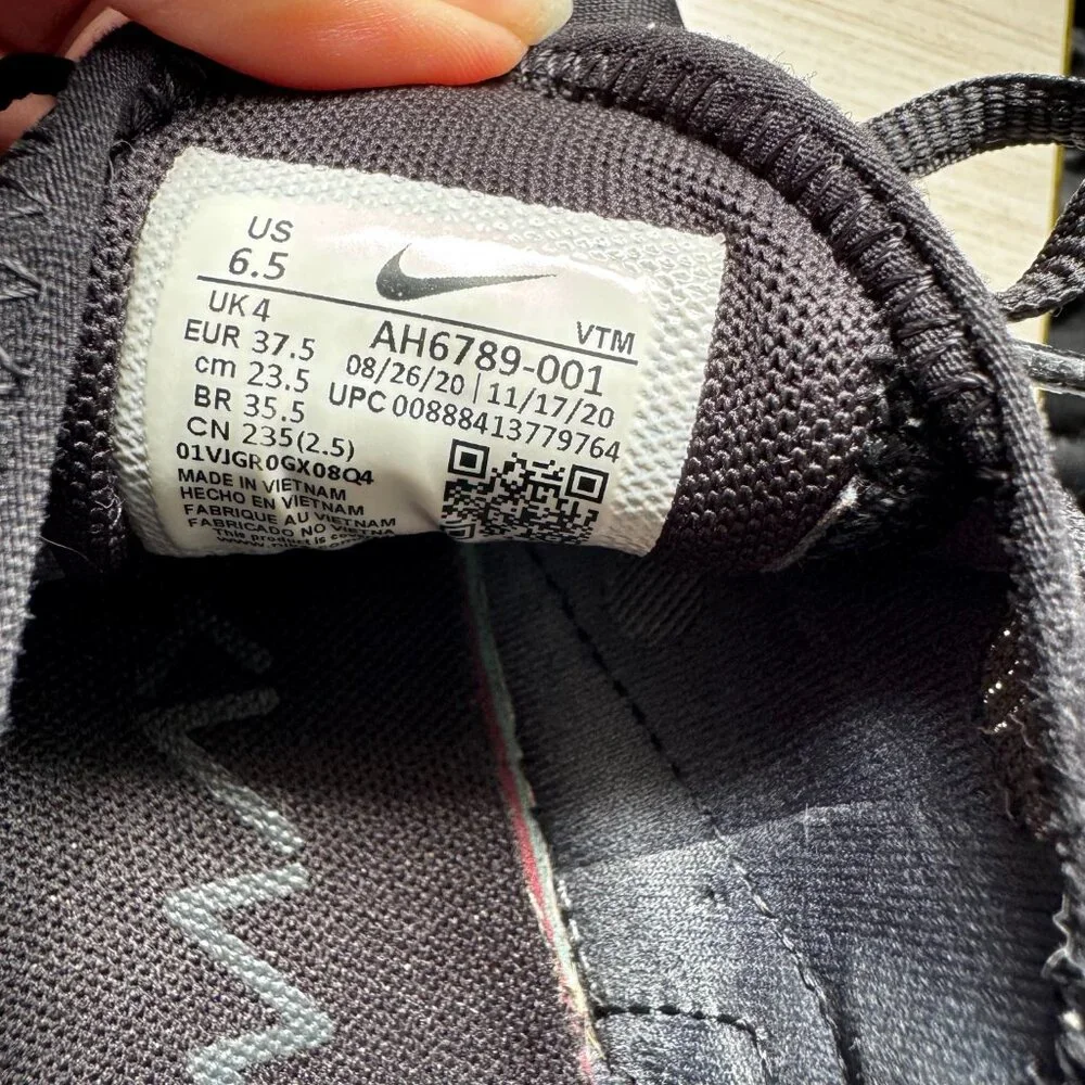 Nike Black and White Athletic Shoes - Picture 4 of 11